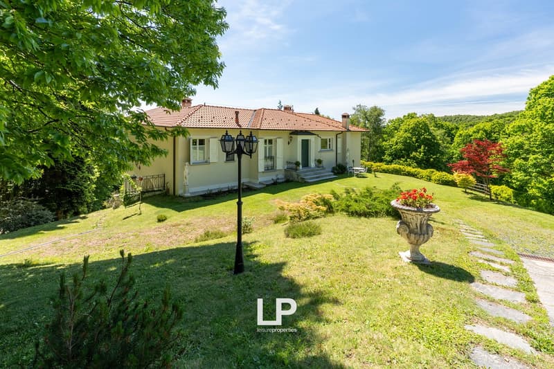 Detached house with terrace and garden, situated on hill with wooded surroundings