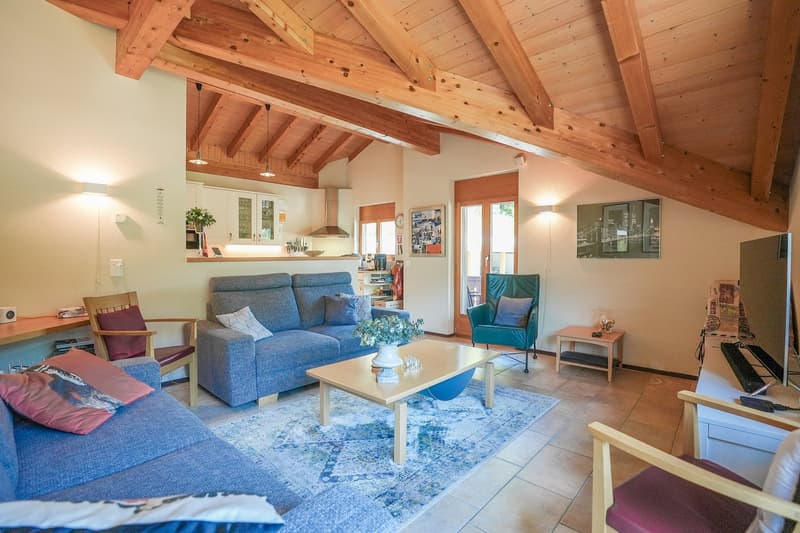 Appartamento duplex spazioso con 5 camere da letto, balconi soleggiati e due posti auto (8)