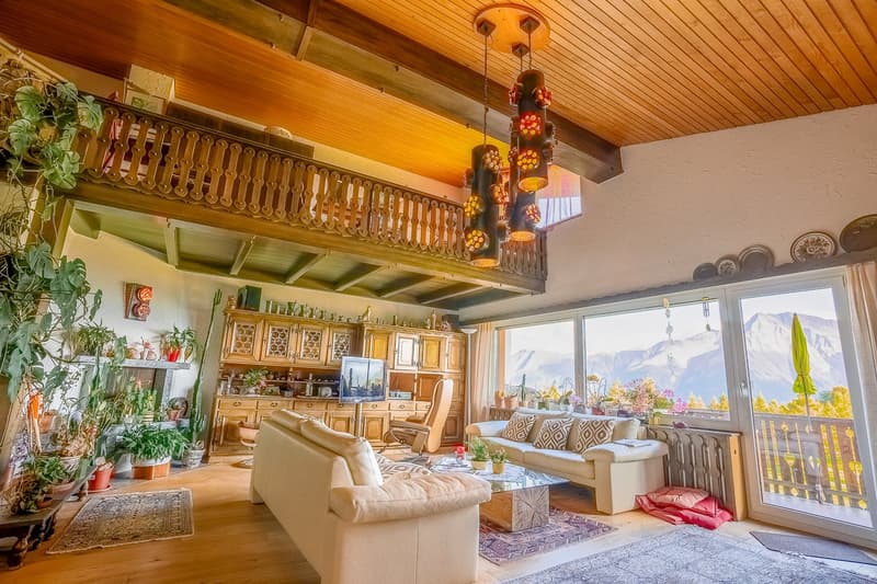 Authentische Dachwohnung mit Blick auf den Golfplatz und hohe Decken (18)