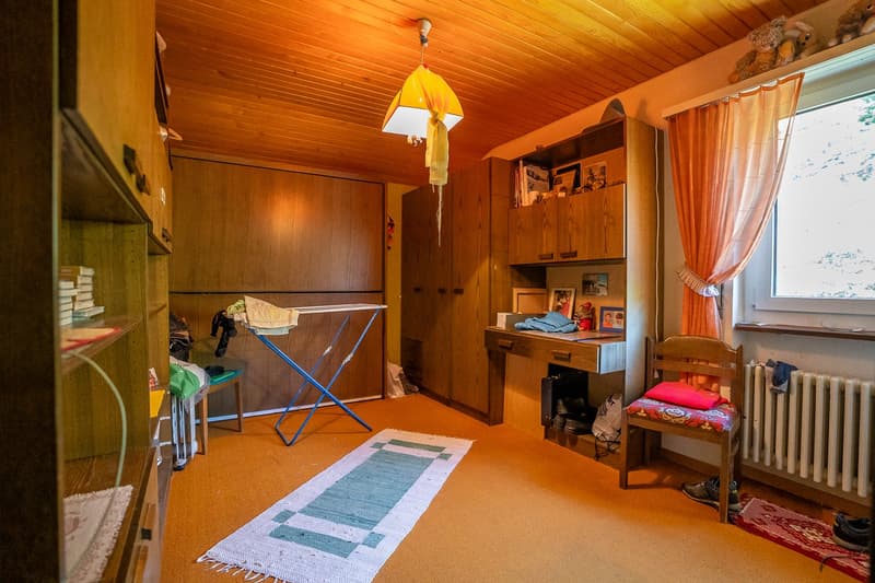 Authentische Dachwohnung mit Blick auf den Golfplatz und hohe Decken (28)