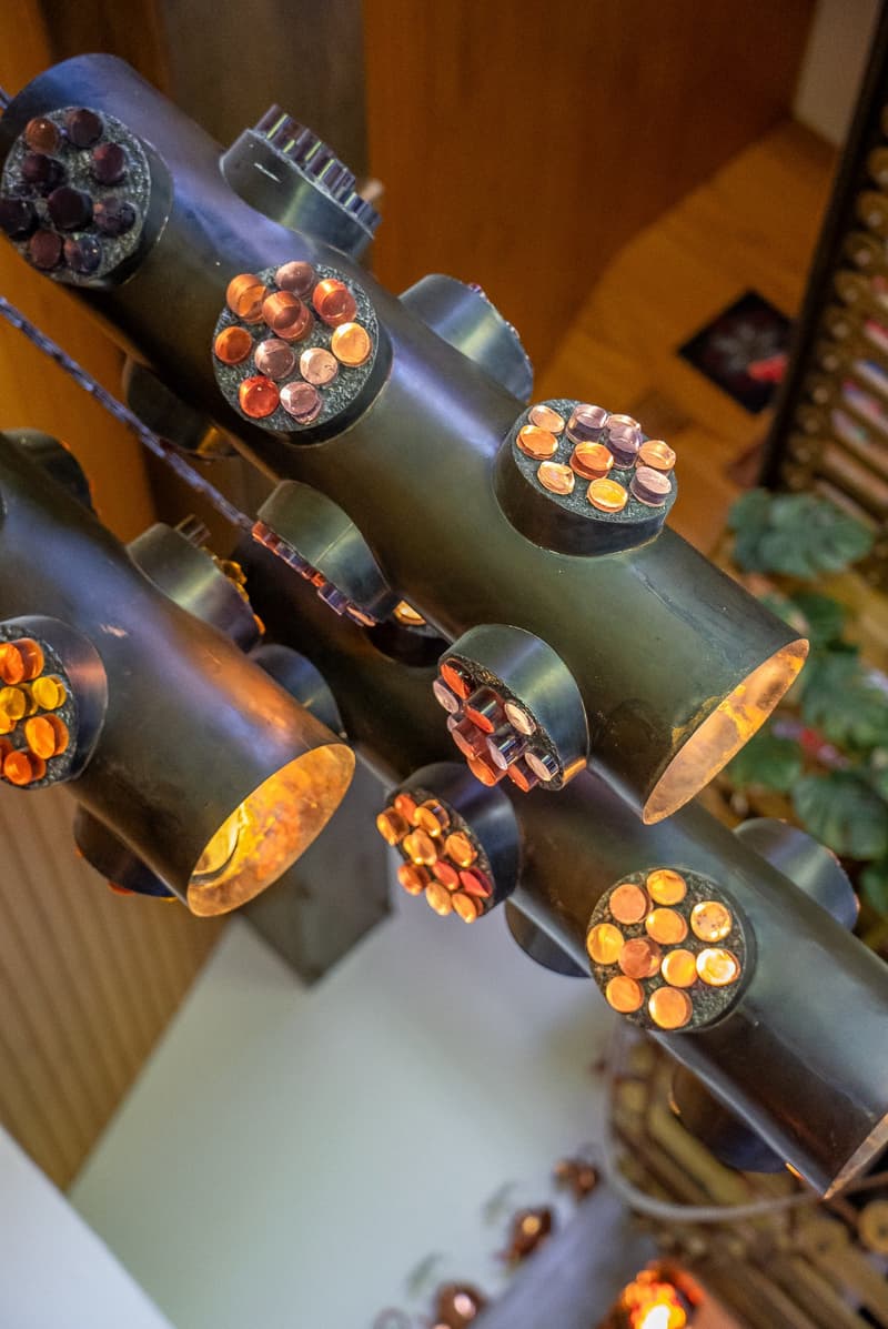 Decorative metal lamp