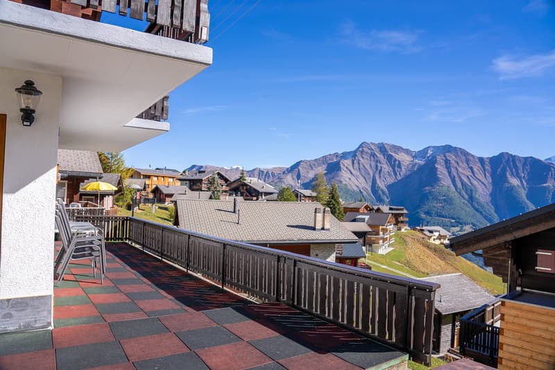 Chalet svizzero autentico in costruzione a blocchi di legno con vista libera e due unità abitative a Riederalp West (41)