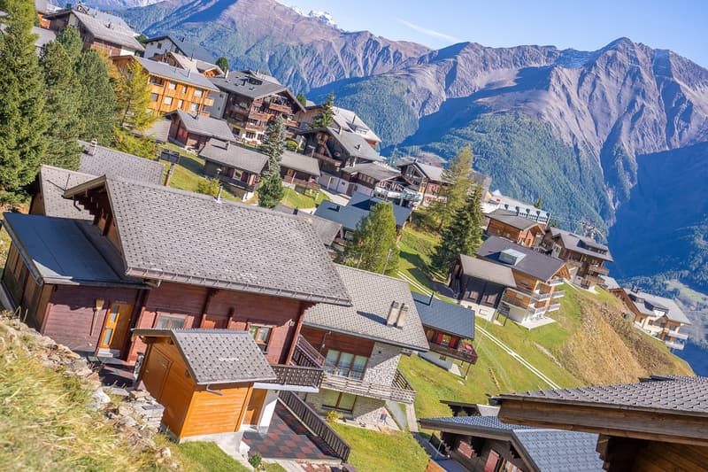 Chalet svizzero autentico in costruzione a blocchi di legno con vista libera e due unità abitative a Riederalp West (2)