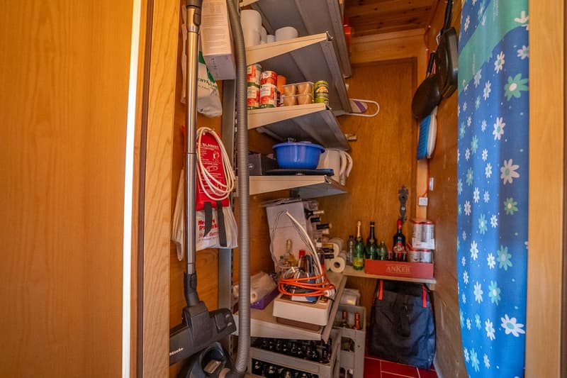 Chalet svizzero autentico in costruzione a blocchi di legno con vista libera e due unità abitative a Riederalp West (18)