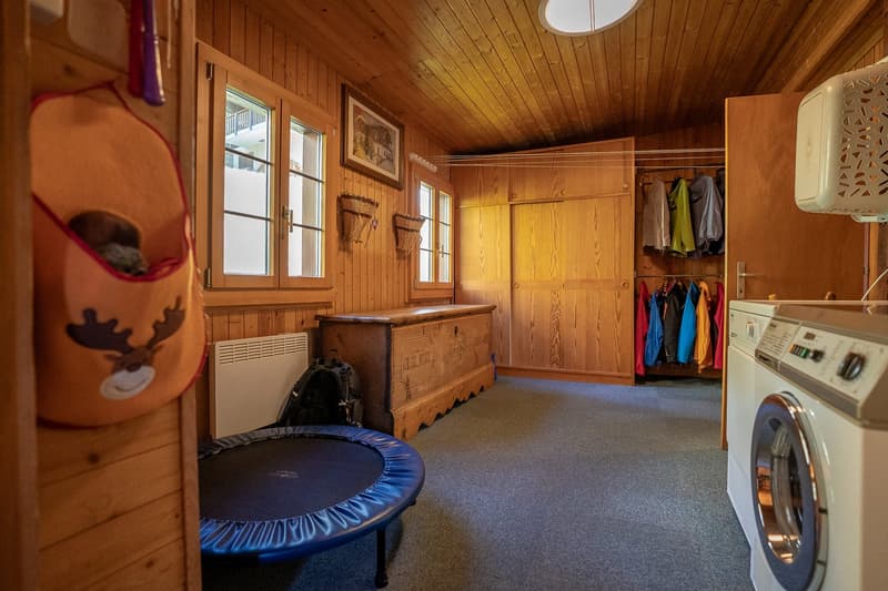 Chalet svizzero autentico in costruzione a blocchi di legno con vista libera e due unità abitative a Riederalp West (11)