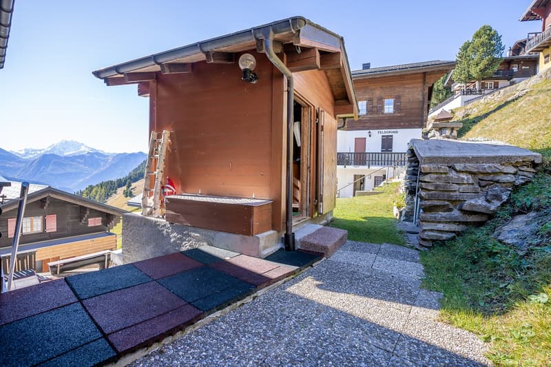 Chalet svizzero autentico in costruzione a blocchi di legno con vista libera e due unità abitative a Riederalp West (30)