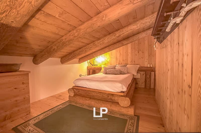 wooden bed, carpet, wooden walls, small wooden furniture