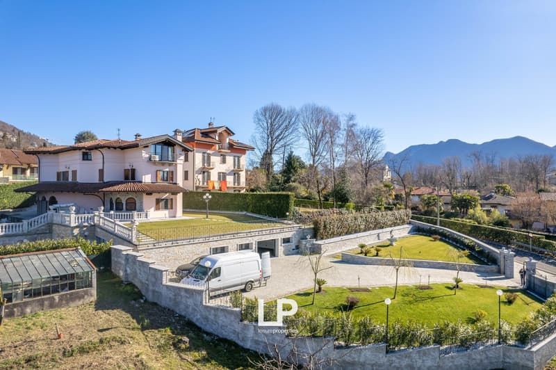 2 story house, large garden, garage, grass field, view of mountains