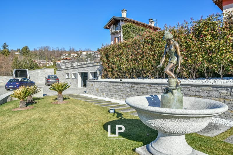 2-story villa, stone walls, garden, parking, stone fountain, statue, greenery