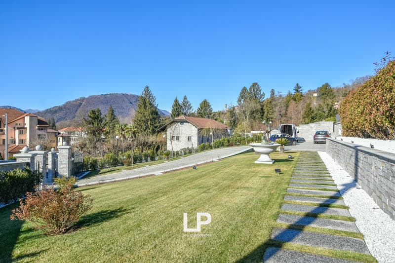 House with a driveway, garden, and mountain view