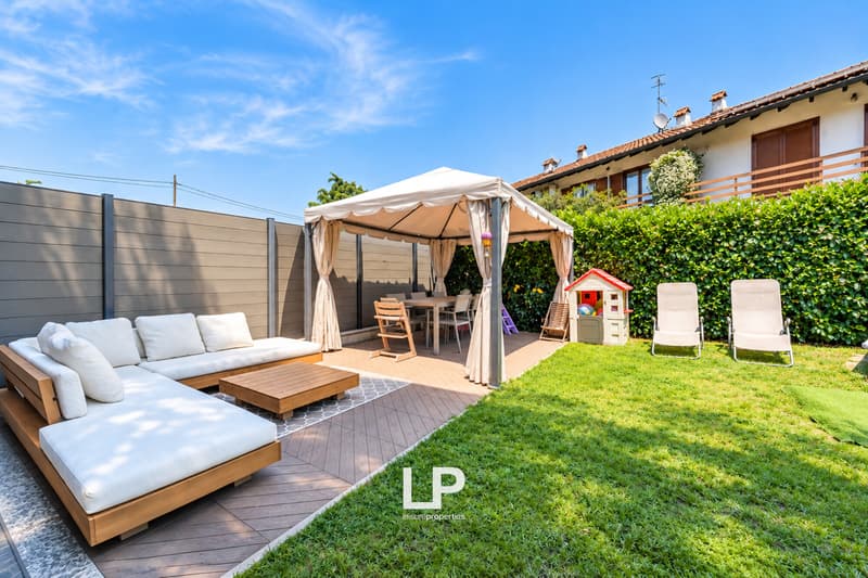 Oasi familiare tra gazebo e giardino