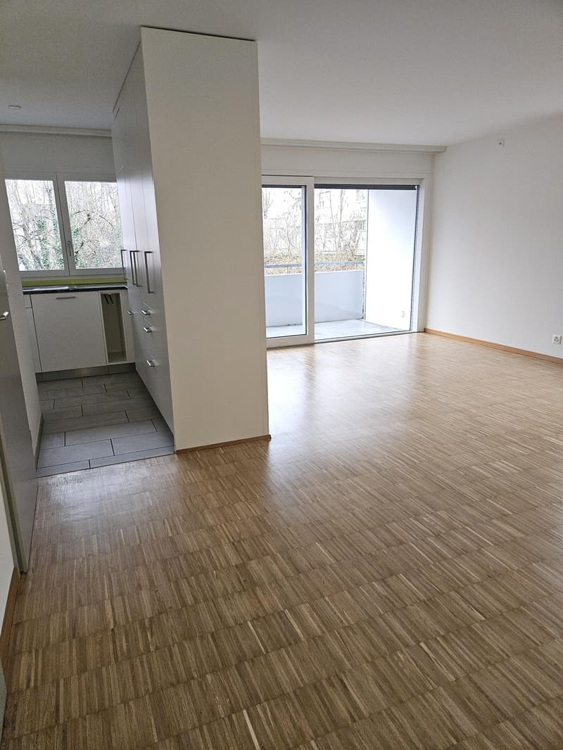 Bright 4.0-room apartment with balcony in Füllinsdorf (5)