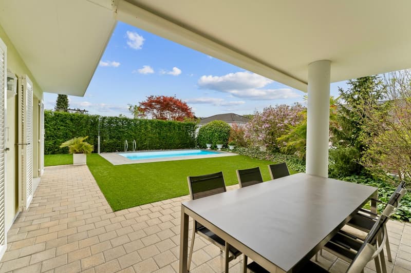 Exklusives Einfamilienhaus mit Pool (5)