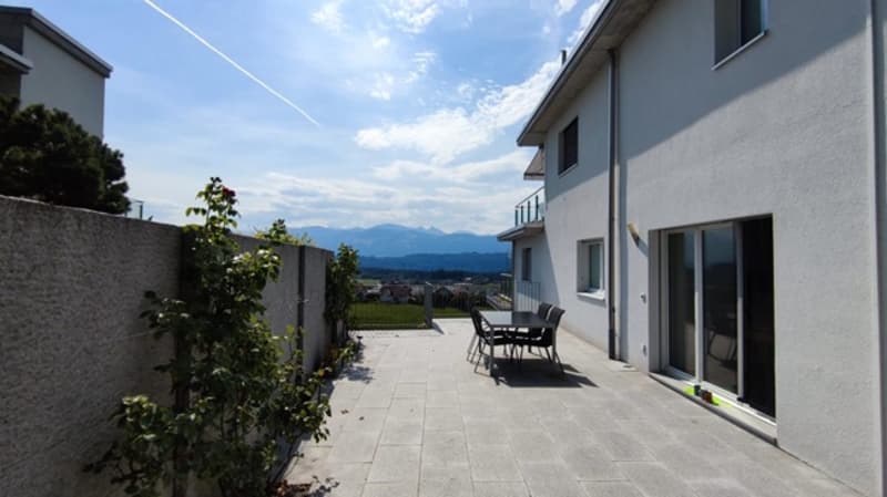 Schöne Bergsicht und grosser Terrasse (5)