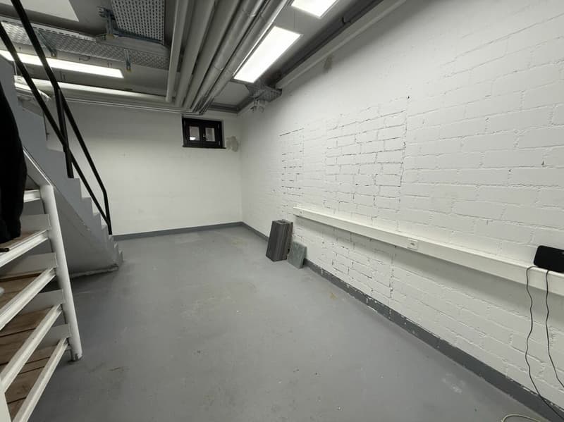Büro Werkstatt, mit Treppe ins EG