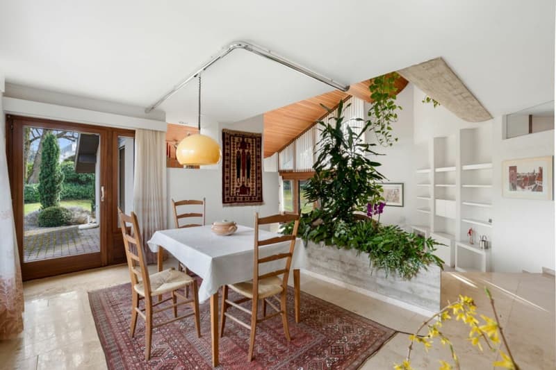 Freistehende Villa auf grosszügigem Grundstück (3)