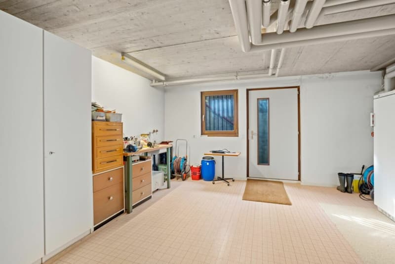 Freistehende Villa auf grosszügigem Grundstück (15)