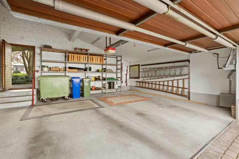 Freistehende Villa auf grosszügigem Grundstück (16)