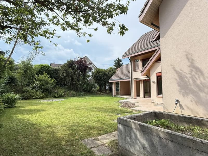 Grosszügiges und freistehendes 9 1/2-Zimmer Einfamilienhaus- naturnahes Wohnen mit Nähe zur Stadt (15)