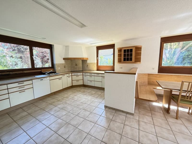 Grosszügiges und freistehendes 9 1/2-Zimmer Einfamilienhaus- naturnahes Wohnen mit Nähe zur Stadt (14)