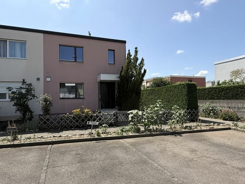 Ruhig gelegenes 4 1/2 Zimmer Eck-Einfamilienhaus mit Garten (1)