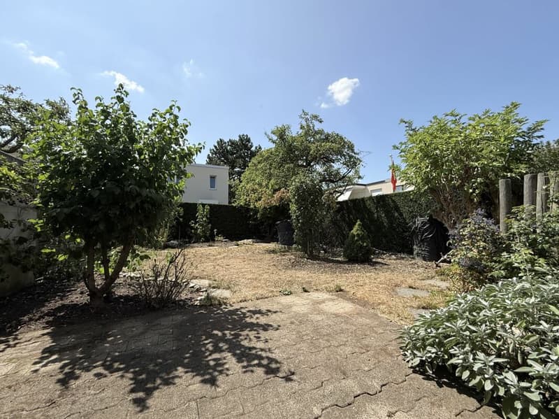 Ruhig gelegenes 4 1/2 Zimmer Eck-Einfamilienhaus mit Garten (13)