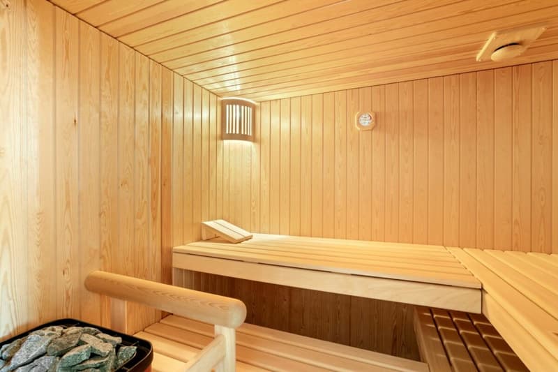 Privatsphäre, Raum und Lebensqualität - besondere Villa mit Pool in Magden (19)