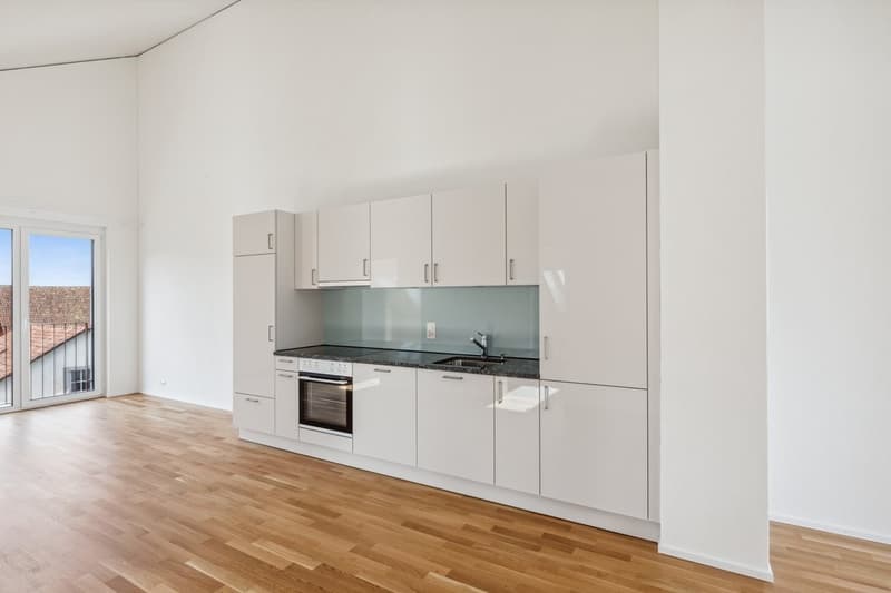 BRIGHT AND CENTRALLY LOCATED (3)