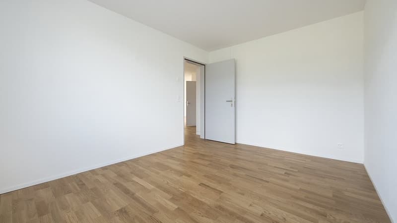 APPARTEMENT AU REZ-DE-CHAUSSEE SPACIEUX DANS UN EMPLACEMENT CALME À LOUER (6)