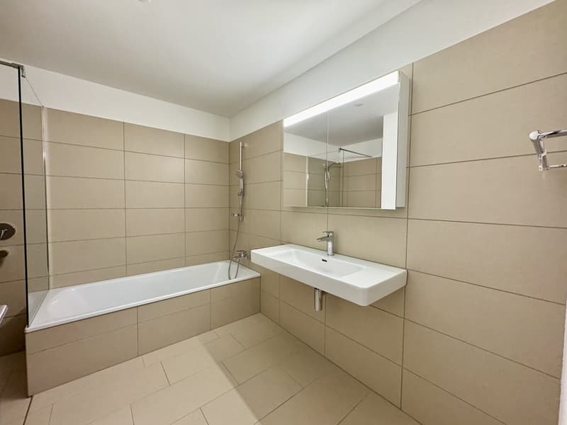 MODERN MIT GROSSZÜGIGEM AUSSENBEREICH (11)