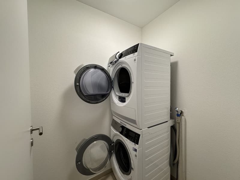 MODERN MIT GROSSZÜGIGEM AUSSENBEREICH (10)