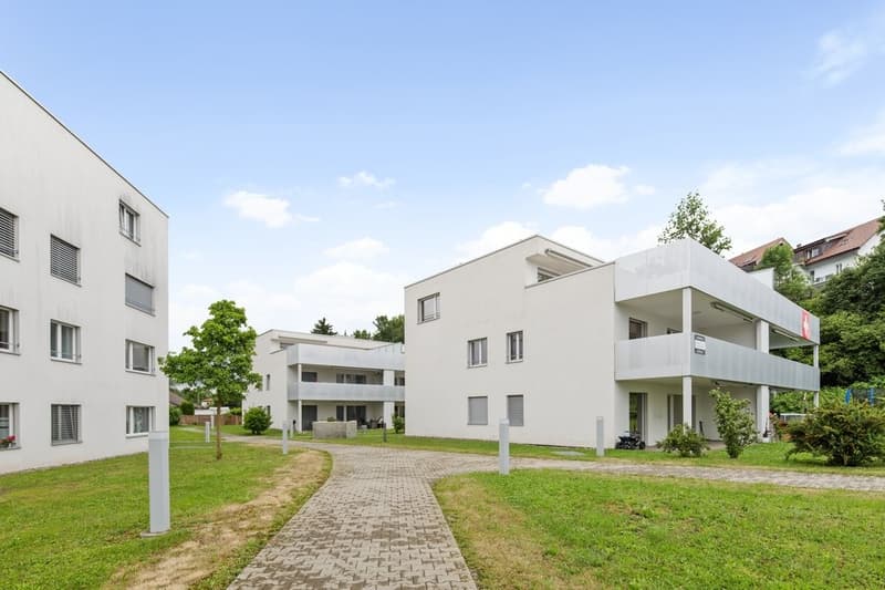 TRAUMHAFTE WOHNUNG AN RUHIGER LAGE ZU VERMIETEN (1)