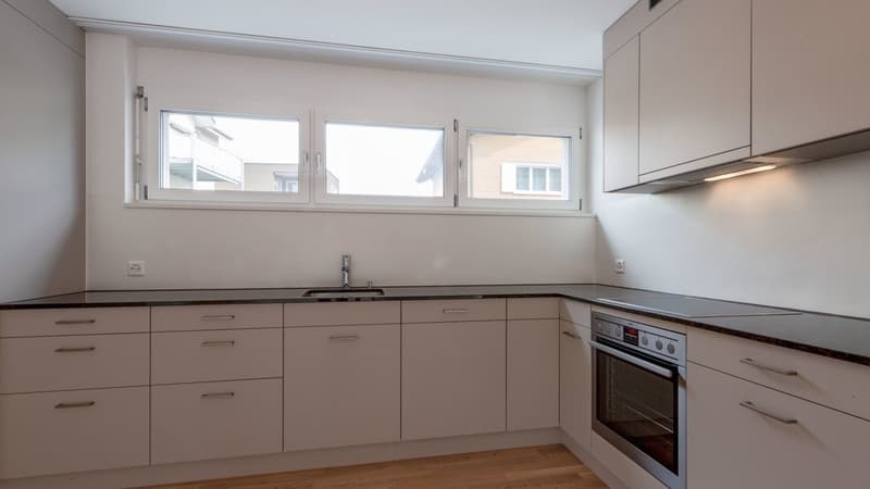 2.5 ZIMMER-WOHNUNG IM ERDGESCHOSS ZU VERMIETEN (4)