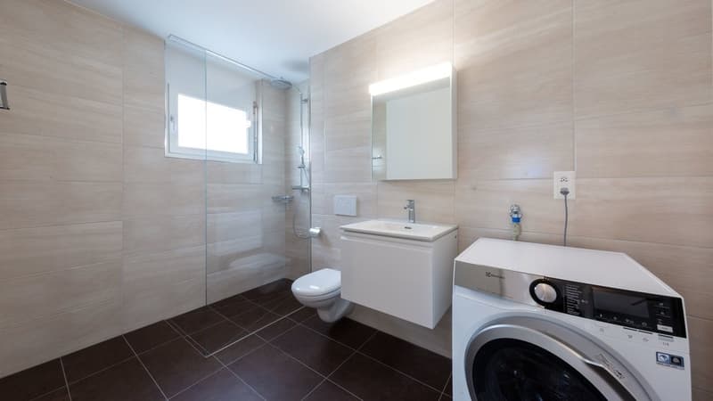 2.5 ZIMMER-WOHNUNG IM ERDGESCHOSS ZU VERMIETEN (5)