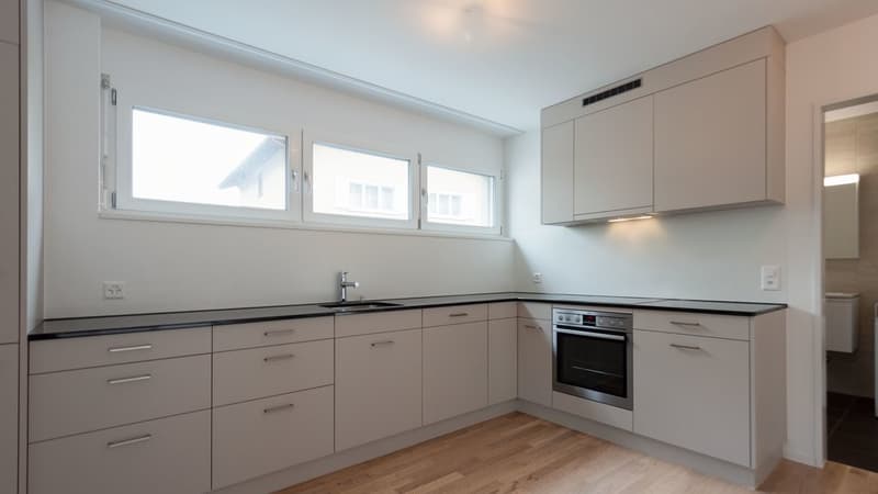 2.5 ZIMMER-WOHNUNG IM ERDGESCHOSS ZU VERMIETEN (9)