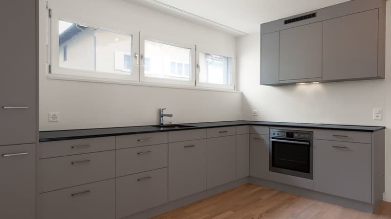 2.5 ZIMMER-WOHNUNG IM ERDGESCHOSS ZU VERMIETEN (3)