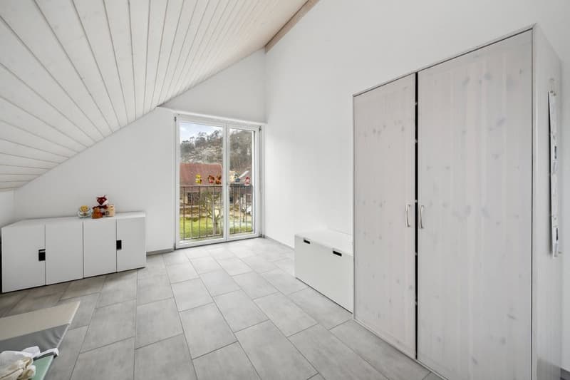 MODERNE 4.5 ZIMMER-WOHNUNG IN STÜSSLINGEN (4)