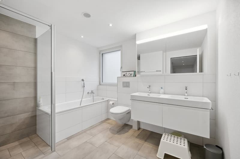 MODERNE 4.5 ZIMMER-WOHNUNG IN STÜSSLINGEN (5)