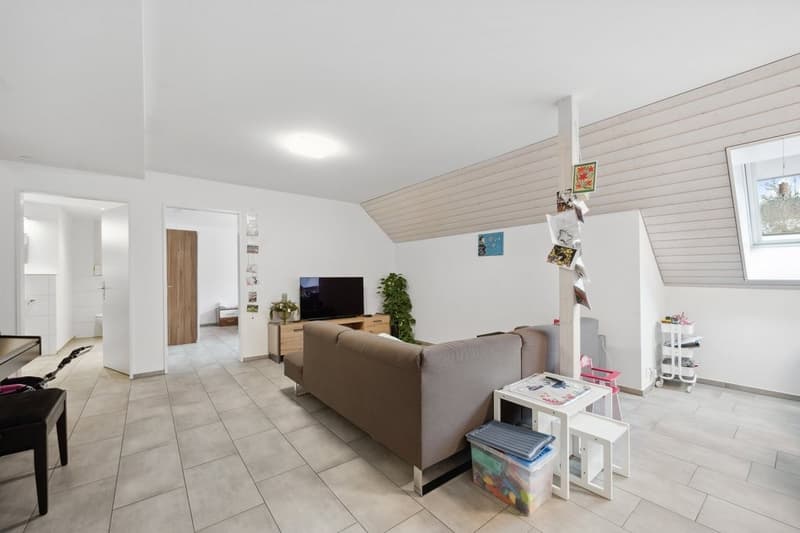 MODERNE 4.5 ZIMMER-WOHNUNG IN STÜSSLINGEN (2)