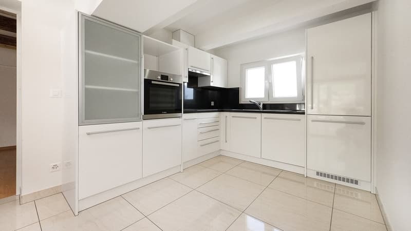 TOLLE 2.5 ZIMMER ATTIKAWOHNUNG ZU VERMIETEN (3)