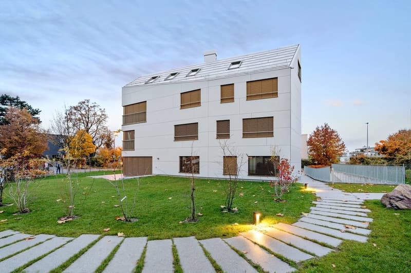 MODERNE WOHNUNG MIT GROSSZÜGIGEM GARTENSITZPLATZ IN MÄNNEDORF (1)