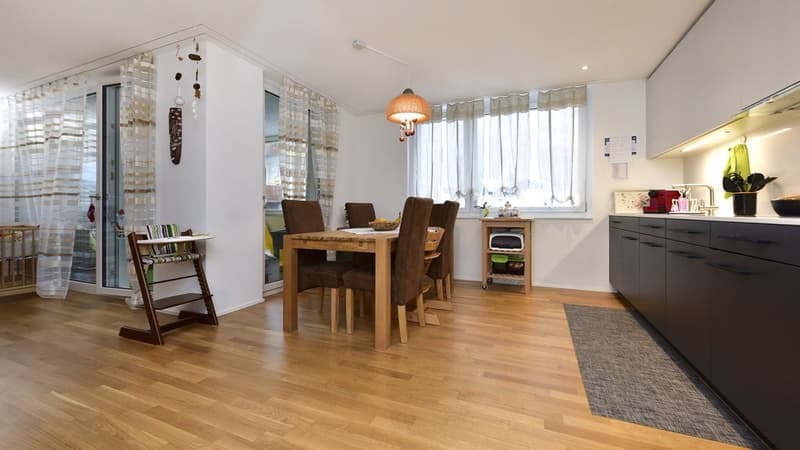 GROSSZÜGIGE 4.5 ZIMMER WOHNUNG IN NETSTAL (5)