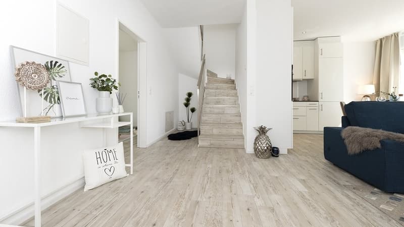 EINZIGARTIGE MAISONETTE-WOHNUNG IN SAFENWIL (11)