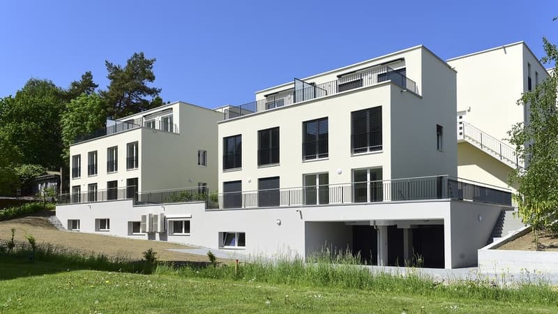 EINZIGARTIGE MAISONETTE-WOHNUNG IN SAFENWIL (1)