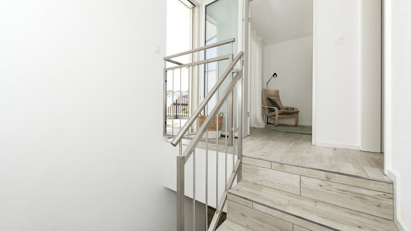 EINZIGARTIGE MAISONETTE-WOHNUNG IN SAFENWIL (5)