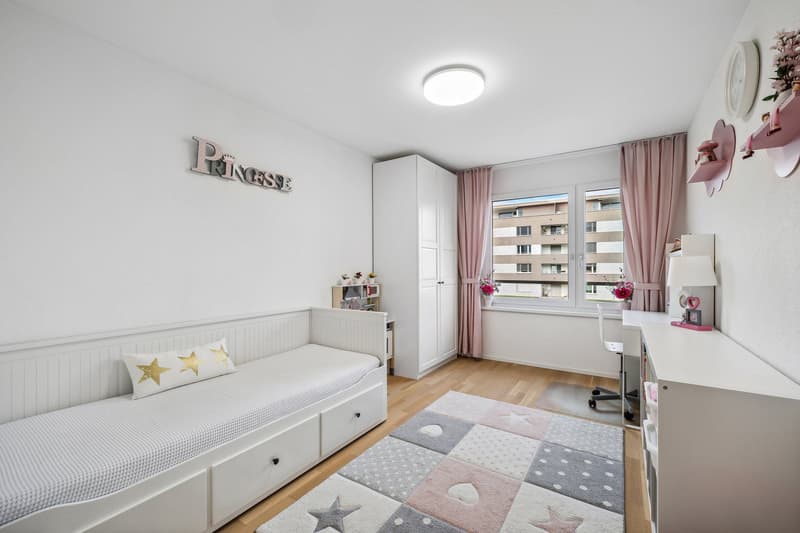 Moderner Wohnkomfort mit 4.5 Zimmer im begehrten Römerpark! (2)