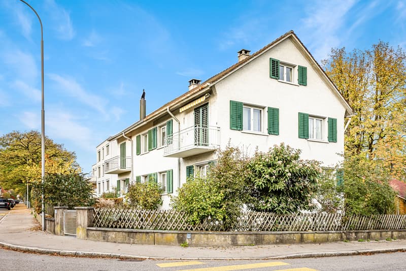 Das einseitig angebaute Einfamilienhaus mit 5,5 Zimmern und Garten auf dem Emmersberg in Schaffhausen