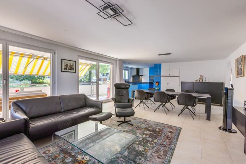 offenes Wohnen / Essen / Kochen mit Zugang zum Balkon
