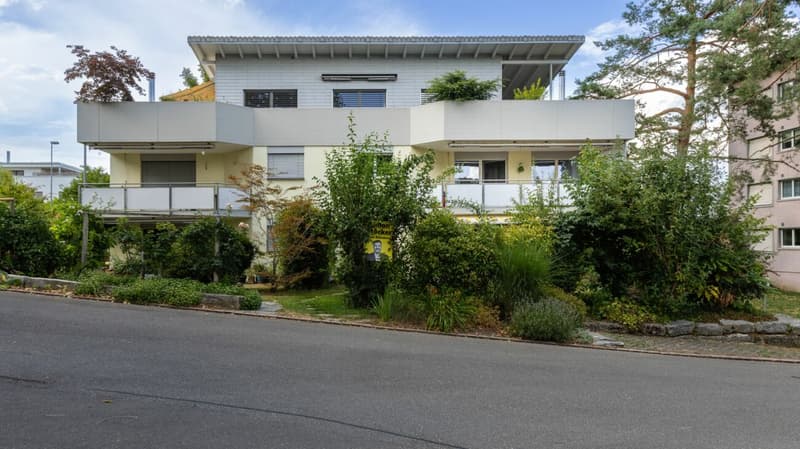 Das sehr gepflegte Wohnhaus am Oerlifallstieg in der Breite im Grünen