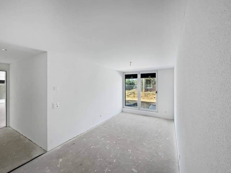 weiteres Zimmer mit direktem Gartenzugang und viel Tageslicht, elektrischen Lamellenstoren und Bodenheizung